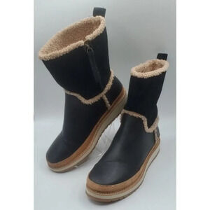 TOMS® Makenna Suede, Rubber Water Resistance Black Tan Boots Size 6.5